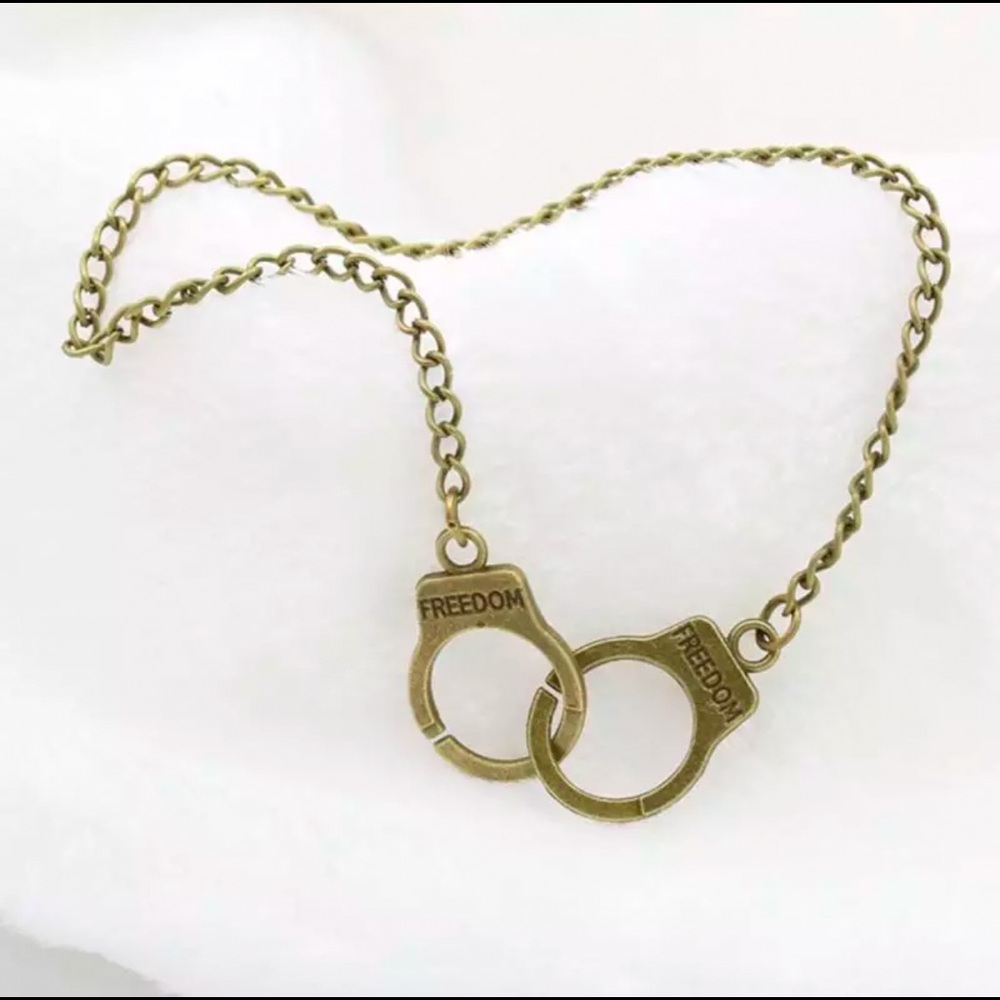 🆕 Freedom Handcuff Steam Punk Necklace - Picture 4 of 12